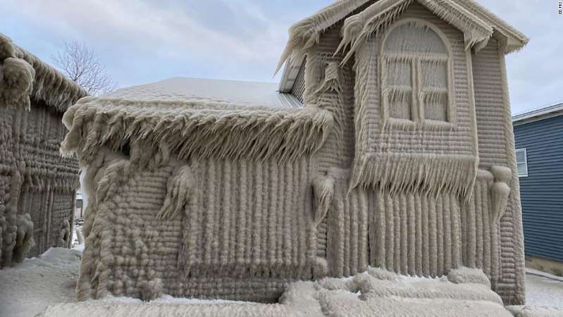 HOUSE COVERED BY ICE IN NY STATE.jpg