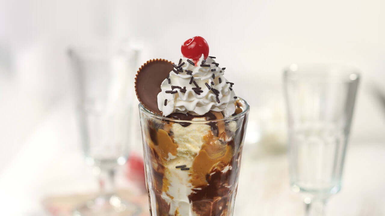 ice-cream_sundaes_reeses-peanut-butter-cup-sundae.jpg
