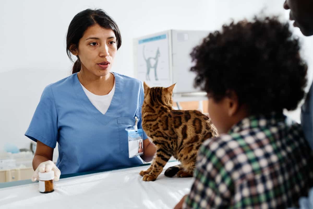 woman working in vet clinic explaining about the med