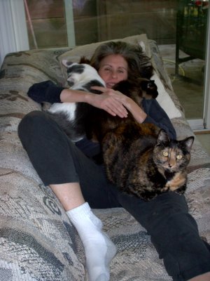 B with 3 cats.JPG