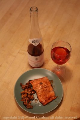 Chanterelles_2019-07_salmon, chanterelles, and wine.jpg