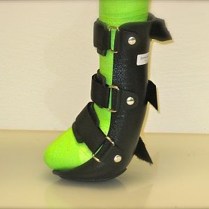 Front leg joint issue - Leg splint, wrap, boot, etc. recommendation?