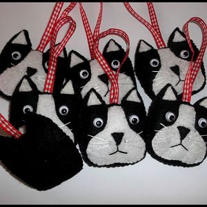 Black and White Cats head ornaments 4.jpg