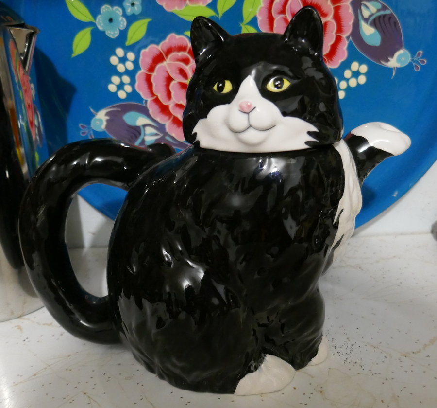 cat teapot.jpg